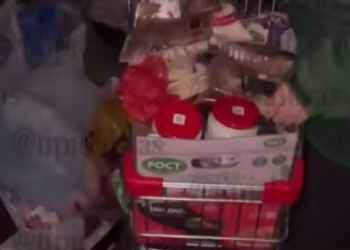 В Краснодаре в новогоднюю ночь корзины с просрочкой оказались на помойке