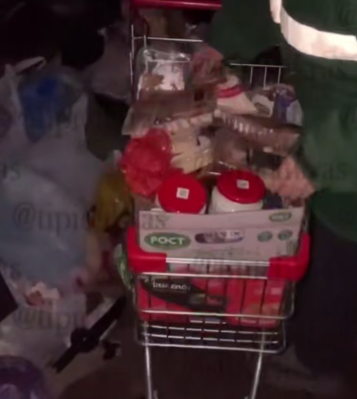 В Краснодаре в новогоднюю ночь корзины с просрочкой оказались на помойке