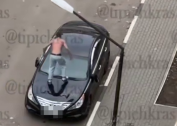 В Краснодаре голый до пояса мужчина 1 января «изнасиловал» машину