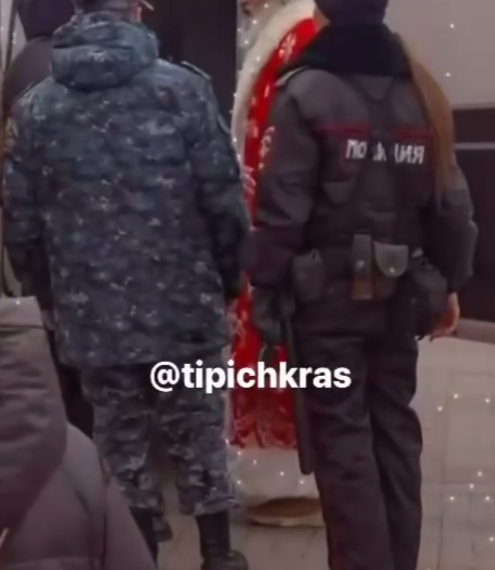 В Геленджике у главной елки задержали Деда Мороза