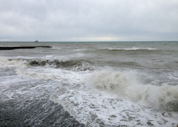 В Сочи ожидается сильный ветер и волнение моря 18 и 19 января