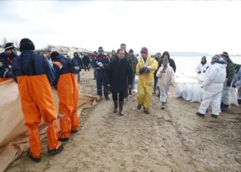 Кондратьев побывал на уборке пляжей в Анапе