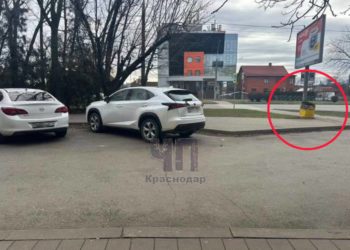 В Краснодаре подростки после взрыва бака повредили припаркованный  «Lexus»