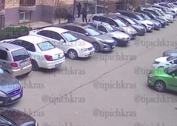 В Краснодаре подростки обмазывают фекалиями домофоны