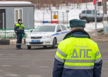 Автоинспекторы помогли пассажирам автобуса «Москва–Краснодар» в зимнюю стужу