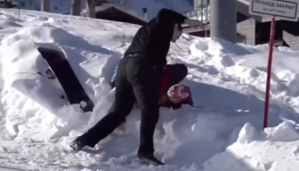 В горах Сочи скандального блогера Эдварда Била избили за его пранки