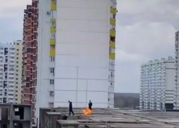 В Краснодаре подростки разводят костры в недострое