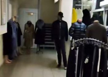 Кубанский блогер заставлял ребенка целовать манекен и материться