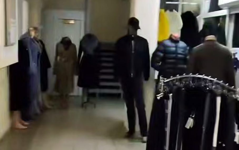 Кубанский блогер заставлял ребенка целовать манекен и материться