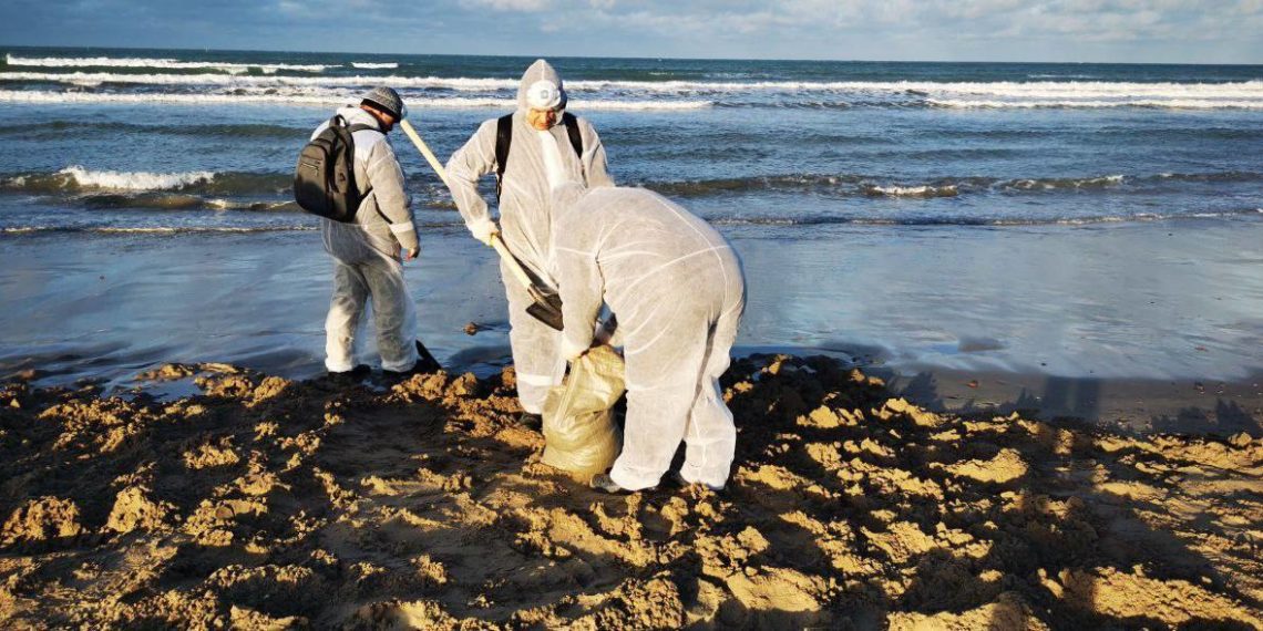 41 муниципалитет Кубани возобновил работы по очистке анапских пляжей от мазута