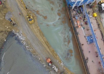 На Кубани из танкера «Волгонефть-239» откачали больше 50% груза