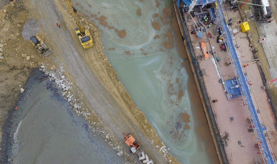 На Кубани из танкера «Волгонефть-239» откачали больше 50% груза