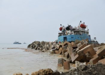 На танкере «Волгонефть-239» на Кубани началась финальная фаза сбора мазута