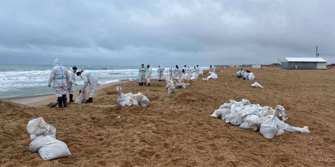 Ученый назвал срок, когда природа сама переработает мазут в Черном море