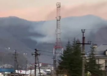 К тушению лесного пожара в Сочи привлекли вертолет Ми-8