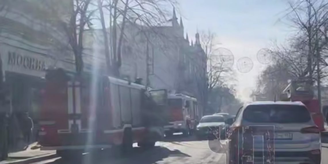 Из горящей гостиницы в Краснодаре эвакуировали 51 человека