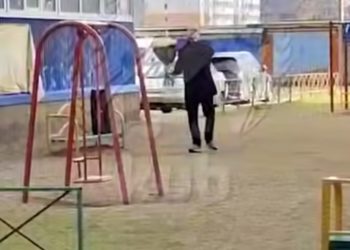 В Краснодаре сняли на видео серенаду во дворе многоэтажки