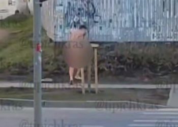 По Краснодару разгуливал неадекватный голый мужчина