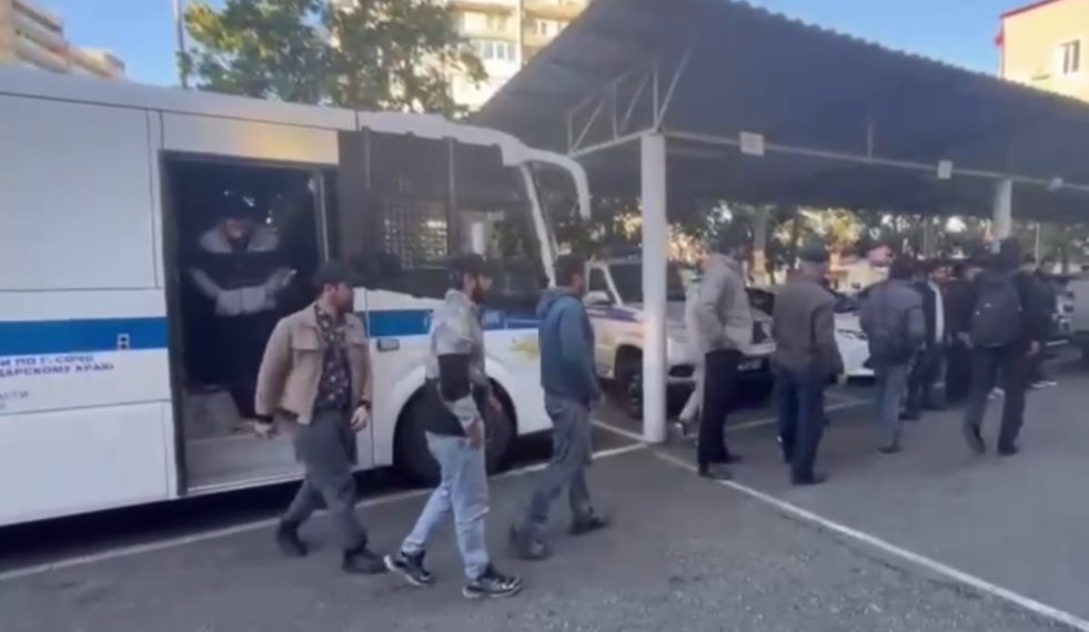 В Сочи доставили в полицию 56 иностранцев