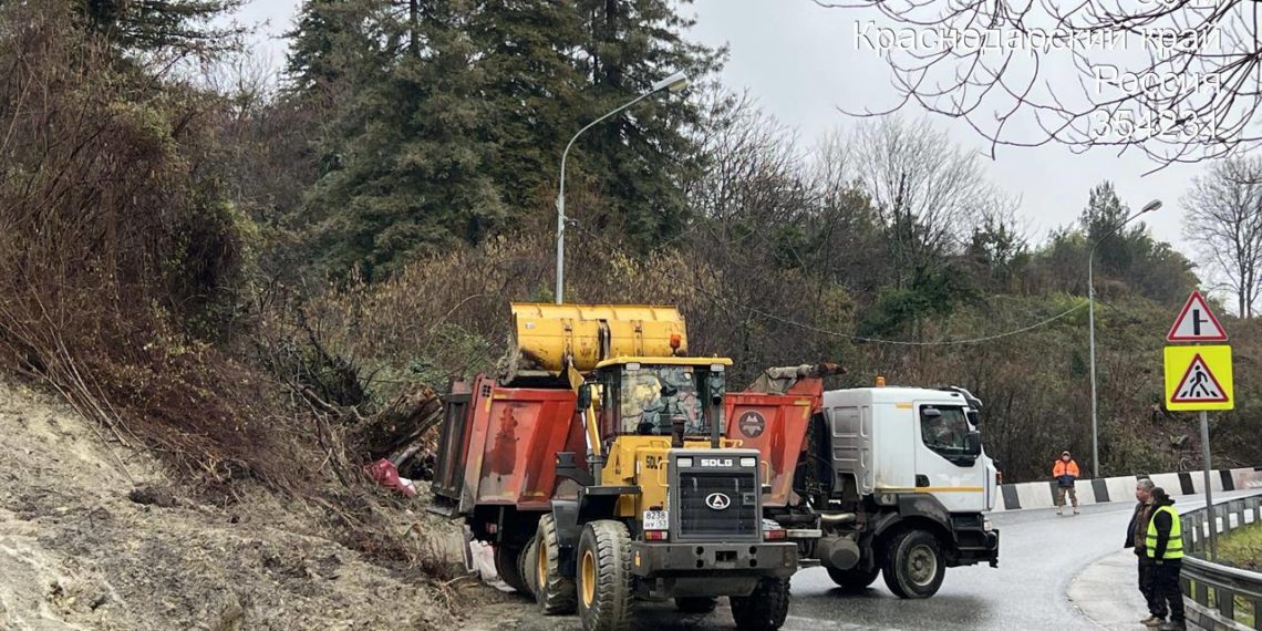 В Сочи сошел грунт на трассе «Джубга-Сочи»