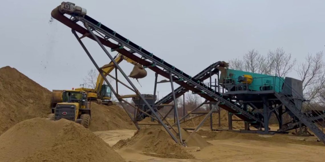 В Анапе с помощью грохота отсортировали более 15 тыс. тонн замазученного песка