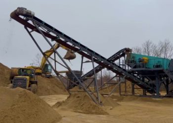 В Анапе с помощью грохота отсортировали более 15 тыс. тонн замазученного песка