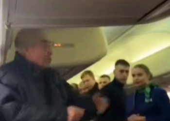 «Неси вина!» Пассажир с ножом рейса Нижний Новгород-Сочи разбушевался в салоне