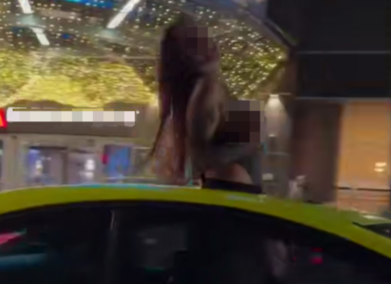 Появилось видео, как в Краснодаре озорная пассажирка оголила грудь в «Мерседесе»