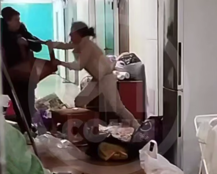 В Сочи в общежитии две женщины подрались дверцами от шкафов из-за имущества