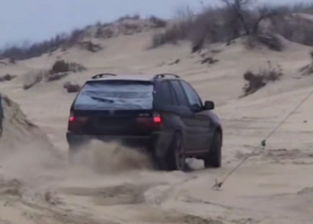 В Анапе полиция поймала водителя, устроившего покатушки по береговой линии