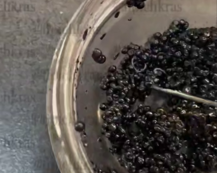 В Краснодаре женщина в банке икры палтуса нашла неприятный сюрприз