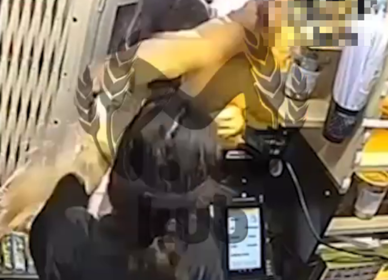 Кофейный скандал в Краснодаре: посетительница окатила бариста горячим напитком