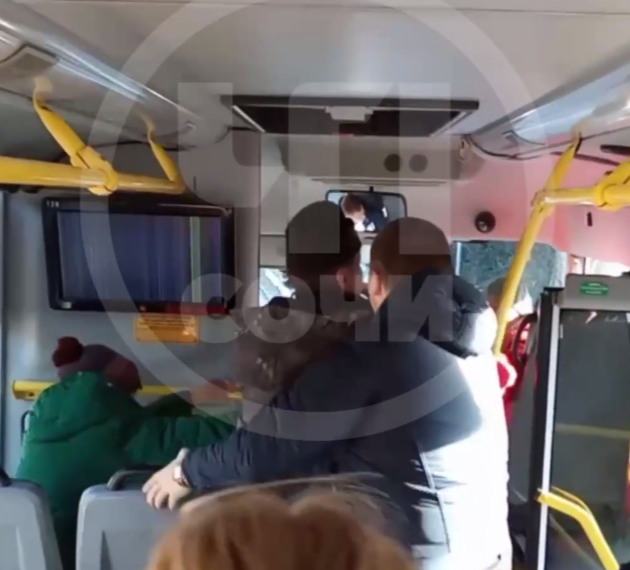 В сочинском автобусе разгорелась драка между пассажирами