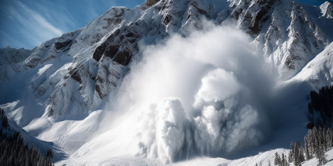 В Сочи проведут проверку по факту исчезновения человека после схода лавины