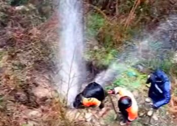 В Хостинском районе Сочи прорвало трубу, без воды остались более десятка улиц