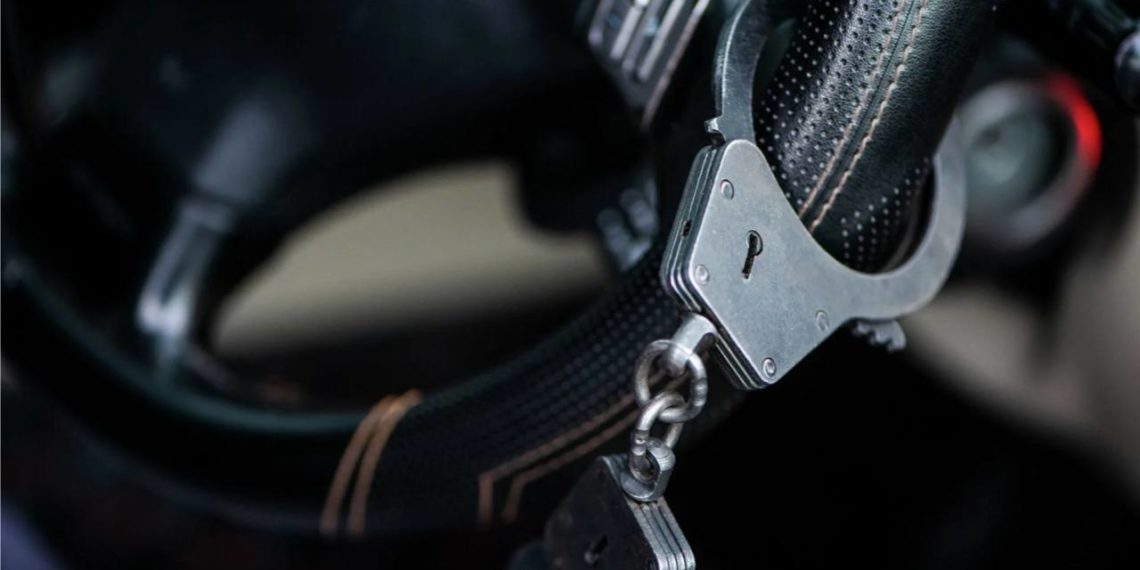 В Хосте задержали «полицейского»-вымогателя