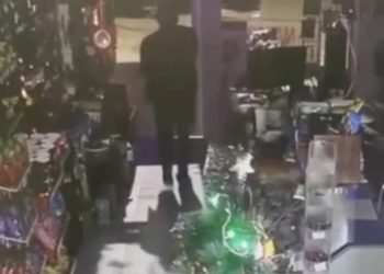 В Сочи приезжий турист устроил «бесплатный шопинг» и попался на камеру