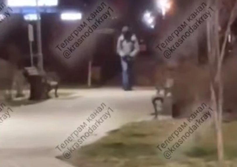 Краснодарцы обсуждают «маньяка в маске», преследующего школьников