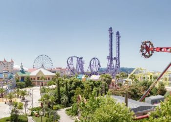 В Сочи Парке начали строить новые аттракционы из Италии