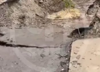 Оползень разрушил дорогу в Сочи и отрезал село от цивилизации