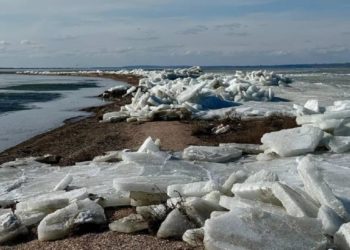 На косе Голенькой в Анапе образовались торосы из-за морозов