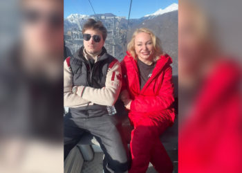 Радиоведущая Алла Довлатова снялась с 20-летним сыном в Сочи