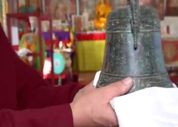 Художник Алексей Солдатов из Сочи отдал в дар Калмыкии колокол