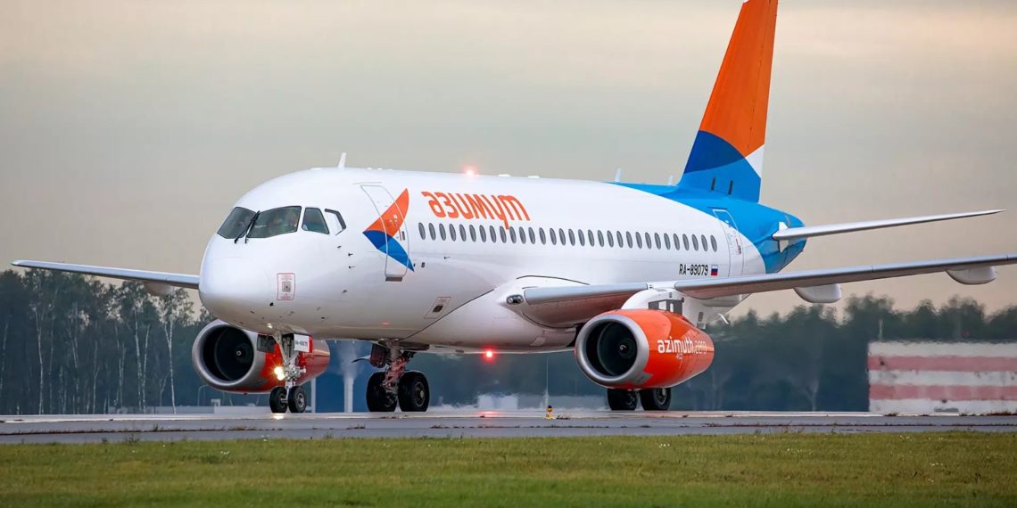 Самолет «Азимута» вернулся обратно в аэропорт Сочи из-за течи топлива