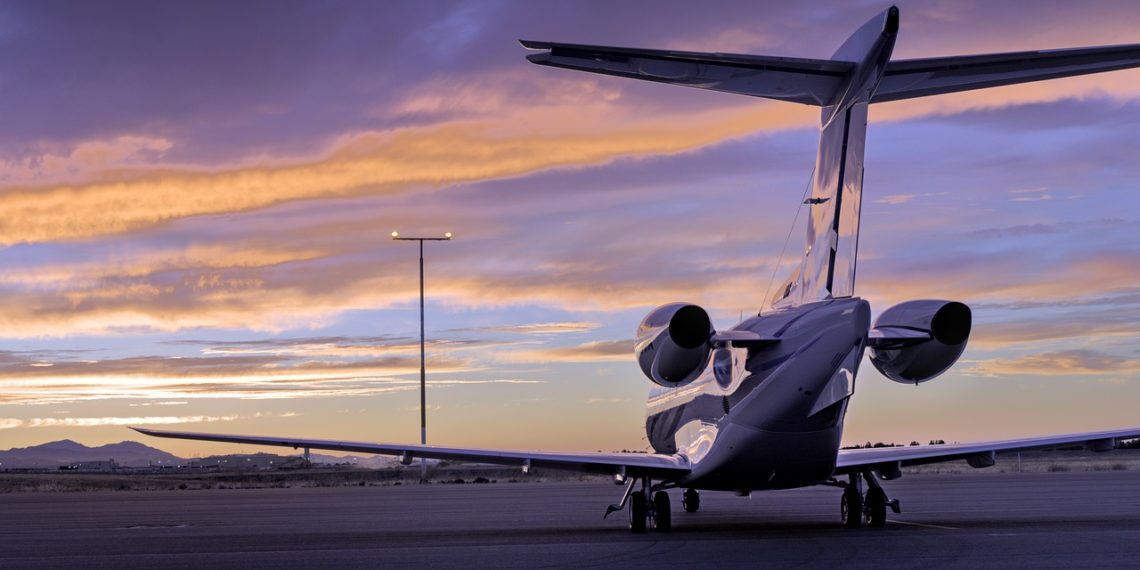 Пьяный краснодарец устроил драку в самолете Сочи — Сургут из-за отказа выпить с ним