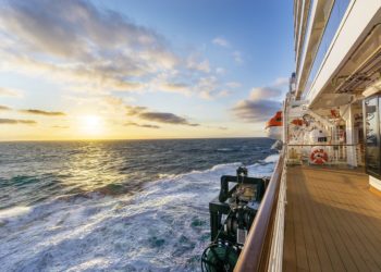 Загрузка лайнера Astoria Grande на 15% больше