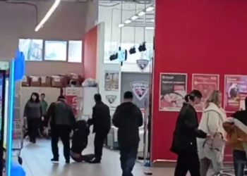 В Сочи охранники избили парня, пытавшегося украсть чипсы