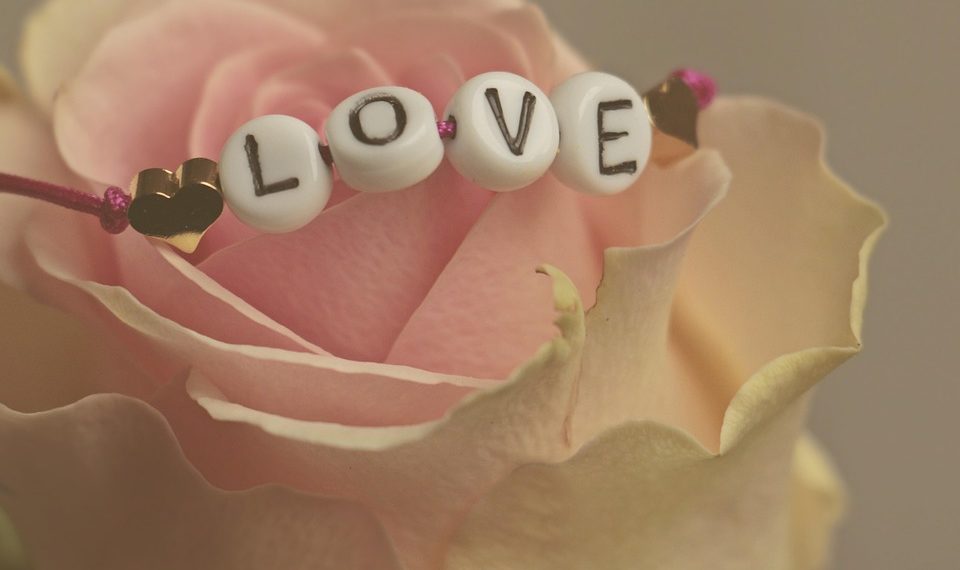 Около 4 тысяч рублей готовы потратить краснодарцы на подарки половинкам к 14 февраля