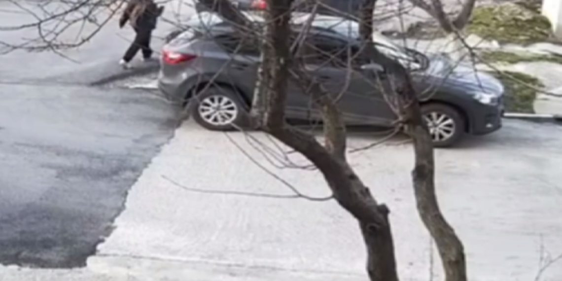 В Новороссийске человек провалился в открытый люк