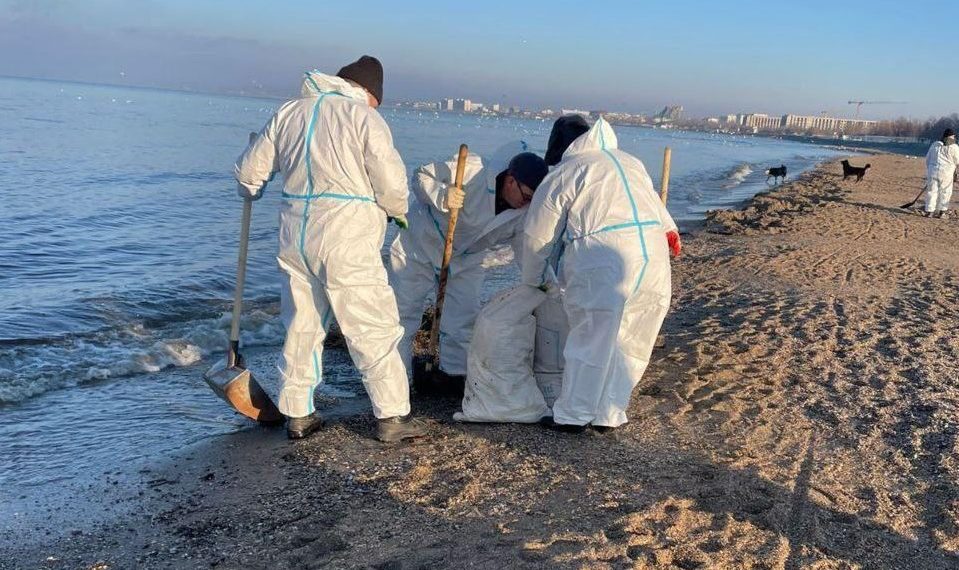 В Анапе зафиксировали повторные выбросы мазута 8 февраля